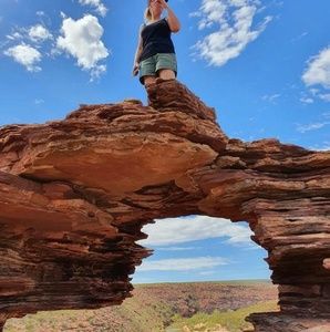 Meet your Posher, Lara